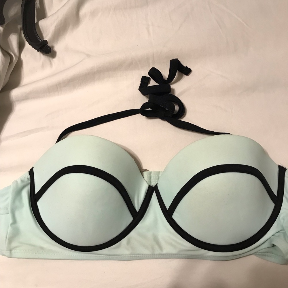 Bathing suite - Picture 2 of 3